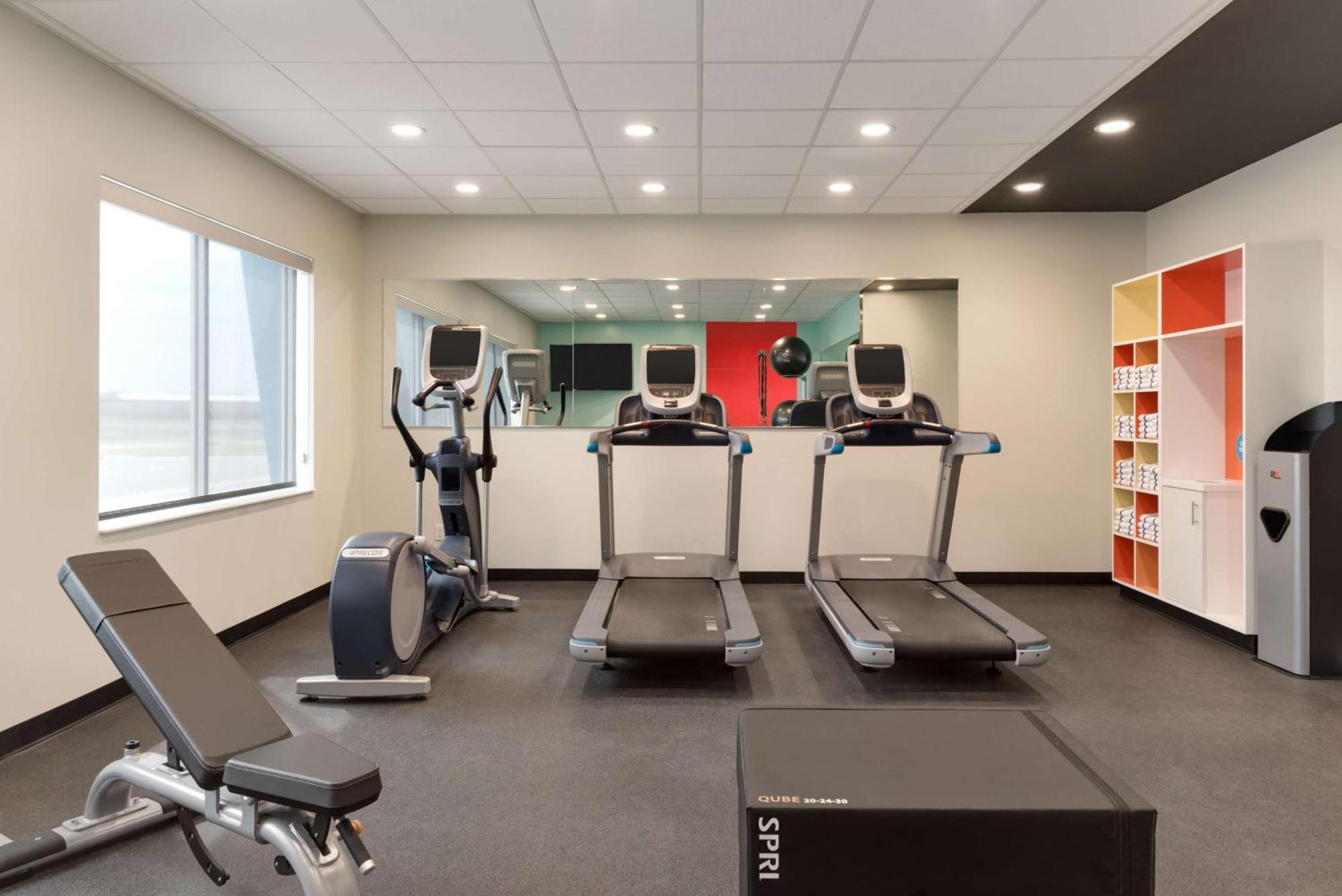 Tru By Hilton Cedar Rapids Westdale Hotel Екстериор снимка